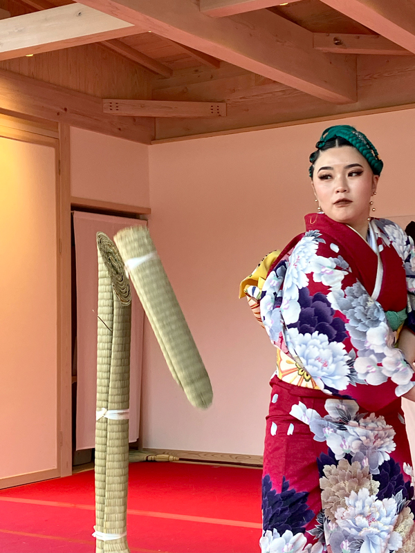 2023年の運試し、新春抜刀体験で思い思いの運を斬り開く抜刀が繰り広げられました!